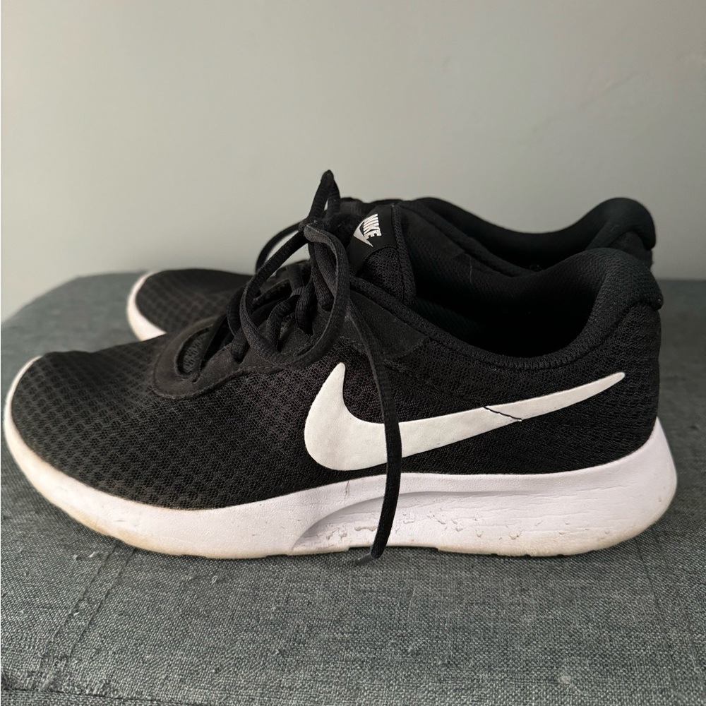 Nike Tanjun Women’s Running Shoes - Picture 6 of 11